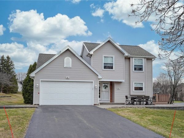 5 Stonebridge Crescent, Fairport, NY 14450