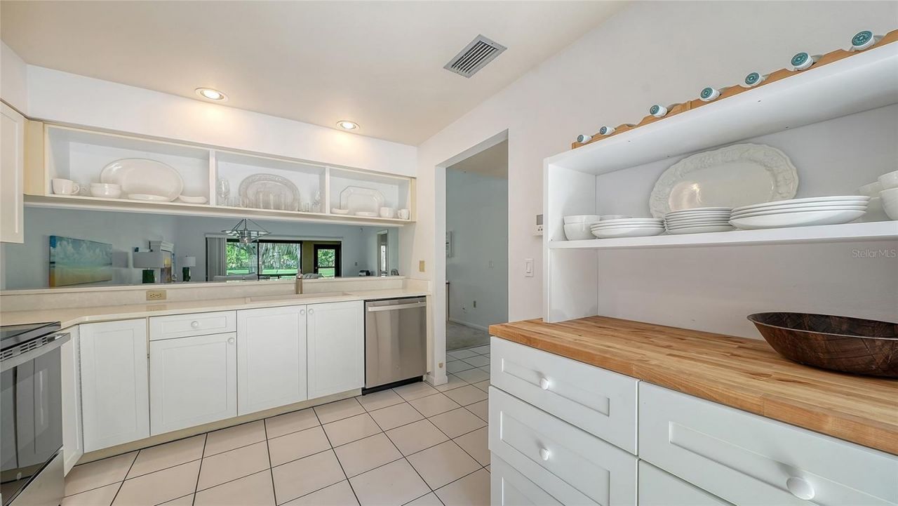 4557 Kingsmere, Unit 23, Sarasota, FL 34235 Photo