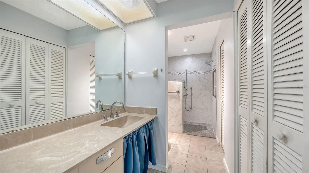 4557 Kingsmere, Unit 23, Sarasota, FL 34235 Photo