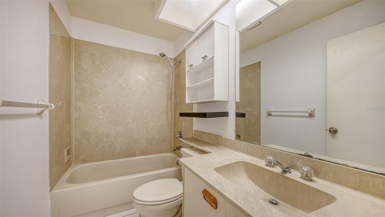 4557 Kingsmere, Unit 23, Sarasota, FL 34235 Photo