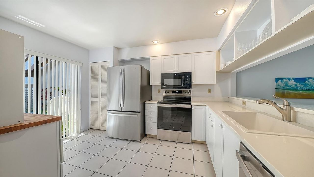4557 Kingsmere, Unit 23, Sarasota, FL 34235 Photo