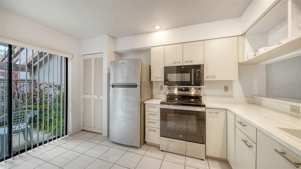 4557 Kingsmere , Unit 23, Sarasota, FL 34235 Photo