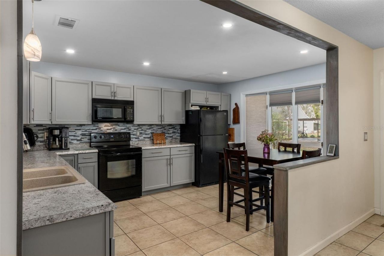 35120 Whispering Oaks Boulevard , Dade City, FL 33523 Photo