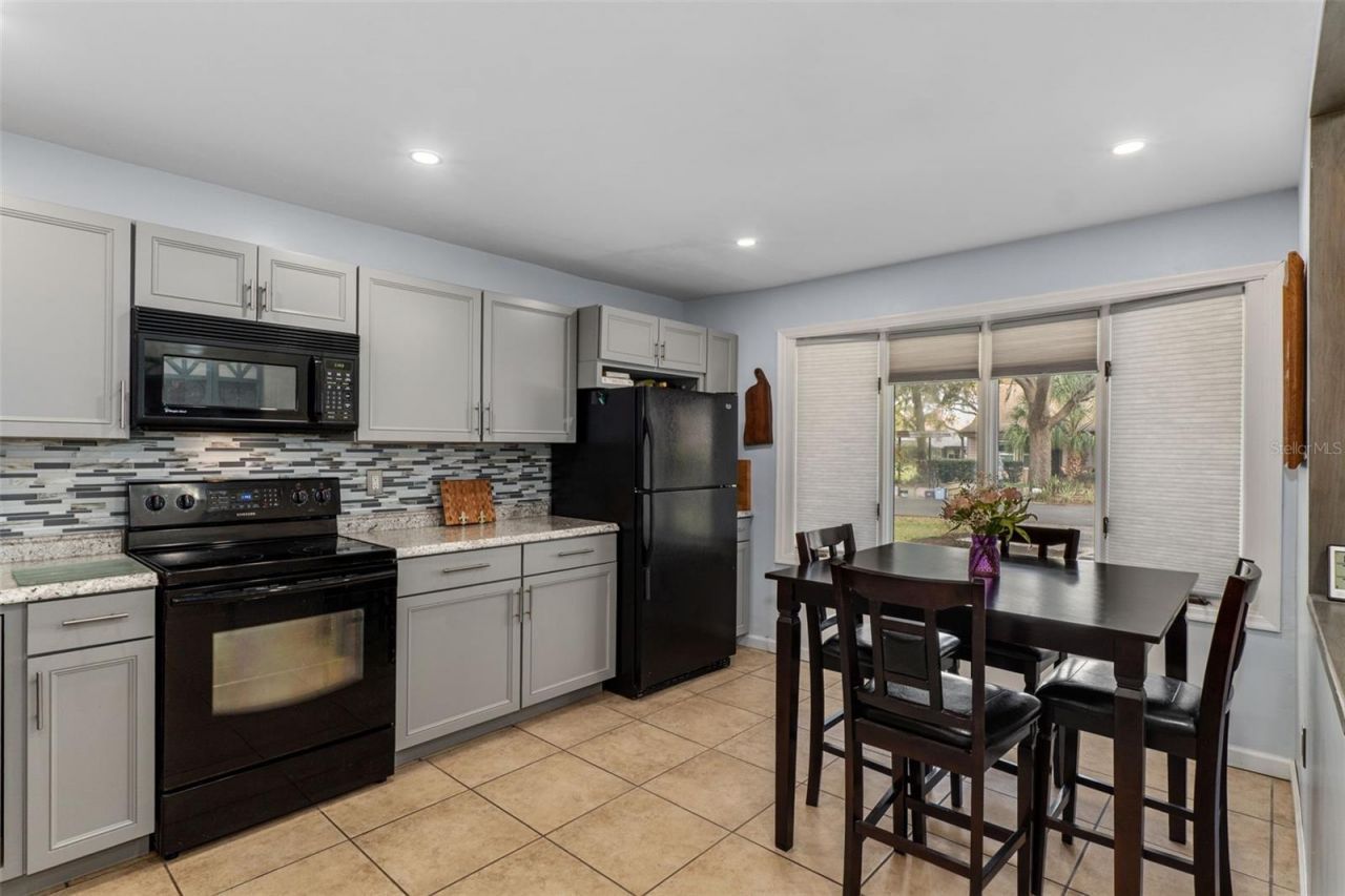 35120 Whispering Oaks Boulevard , Dade City, FL 33523 Photo