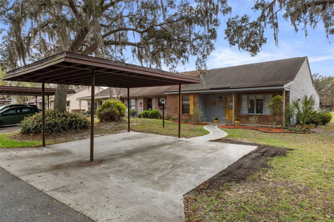 35120 Whispering Oaks Boulevard , Dade City, FL 33523 Photo