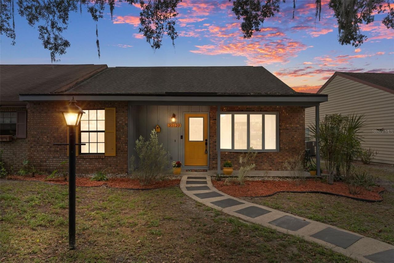 35120 Whispering Oaks Boulevard , Dade City, FL 33523 Photo