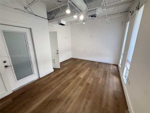 810 NE 125th St , North Miami, FL 33161