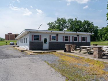 2121 State Route 96 , Clifton Springs, NY 14432
