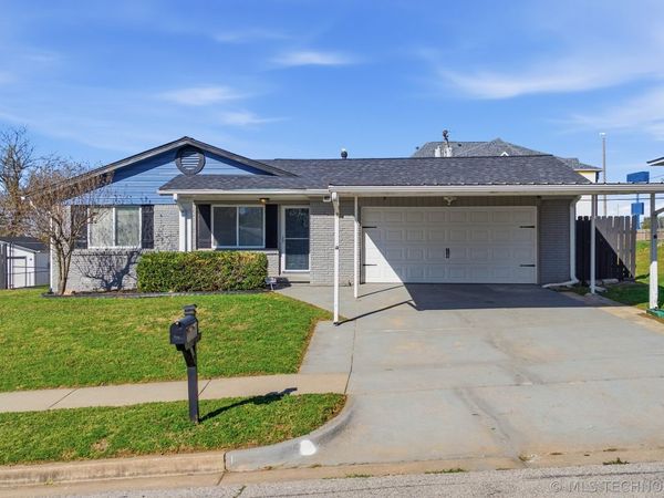 18 S 166th East Avenue , Tulsa, OK 74108