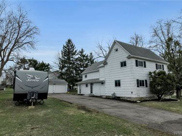 2793 Amsdell Road , Hamburg, NY 14075