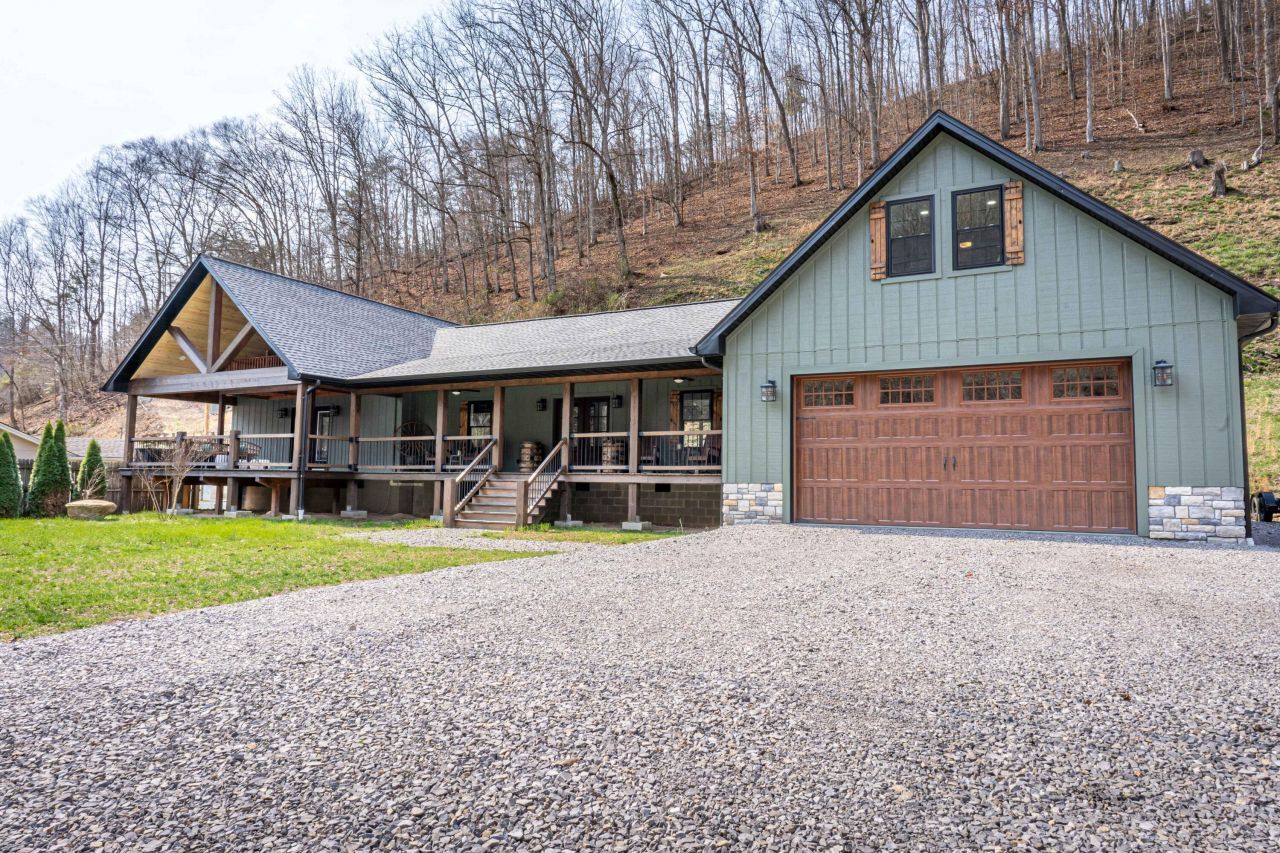 714 Grassy Branch, Pikeville, KY 41501