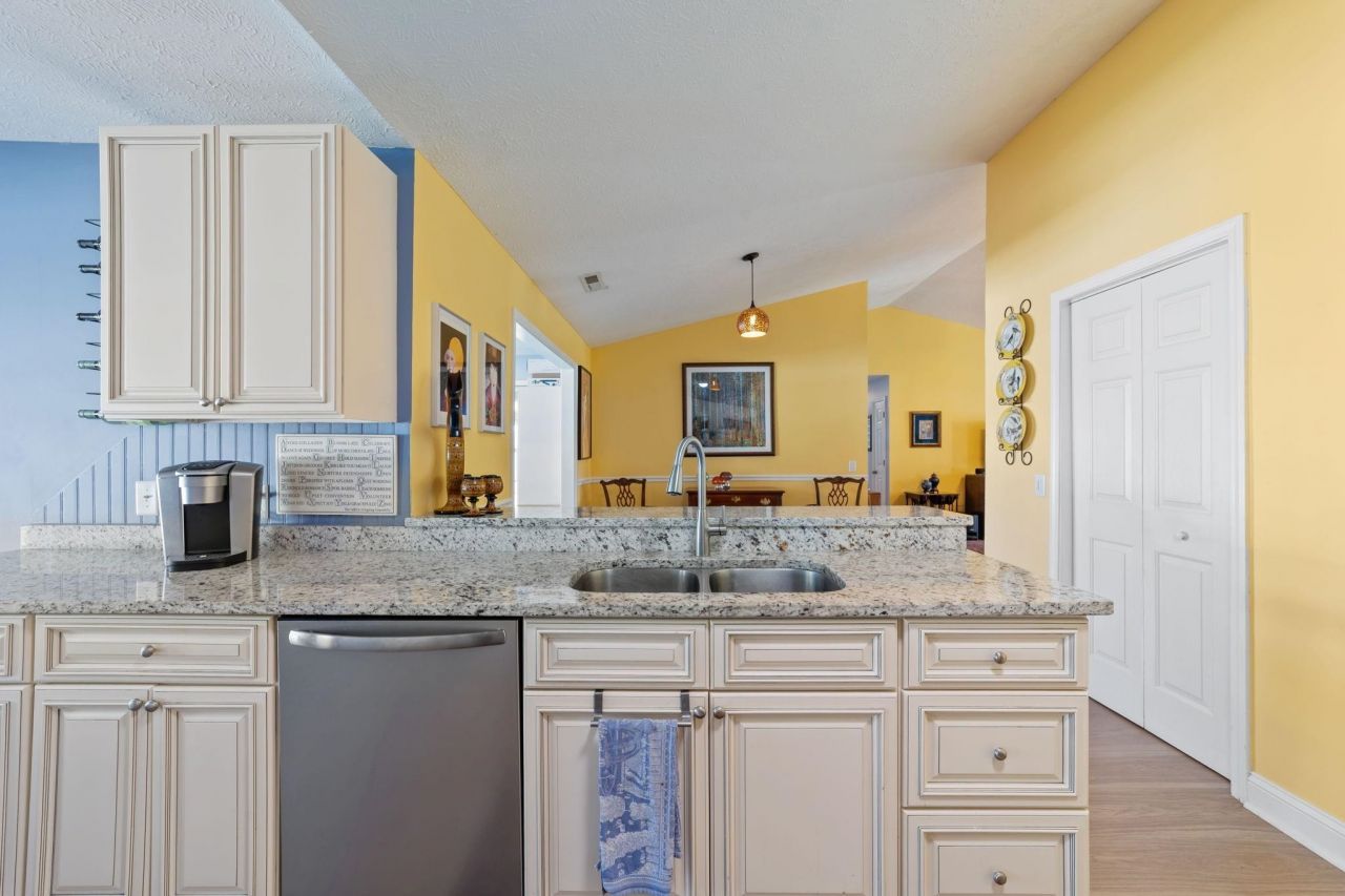 1508 Odiham Pl. Photo 10