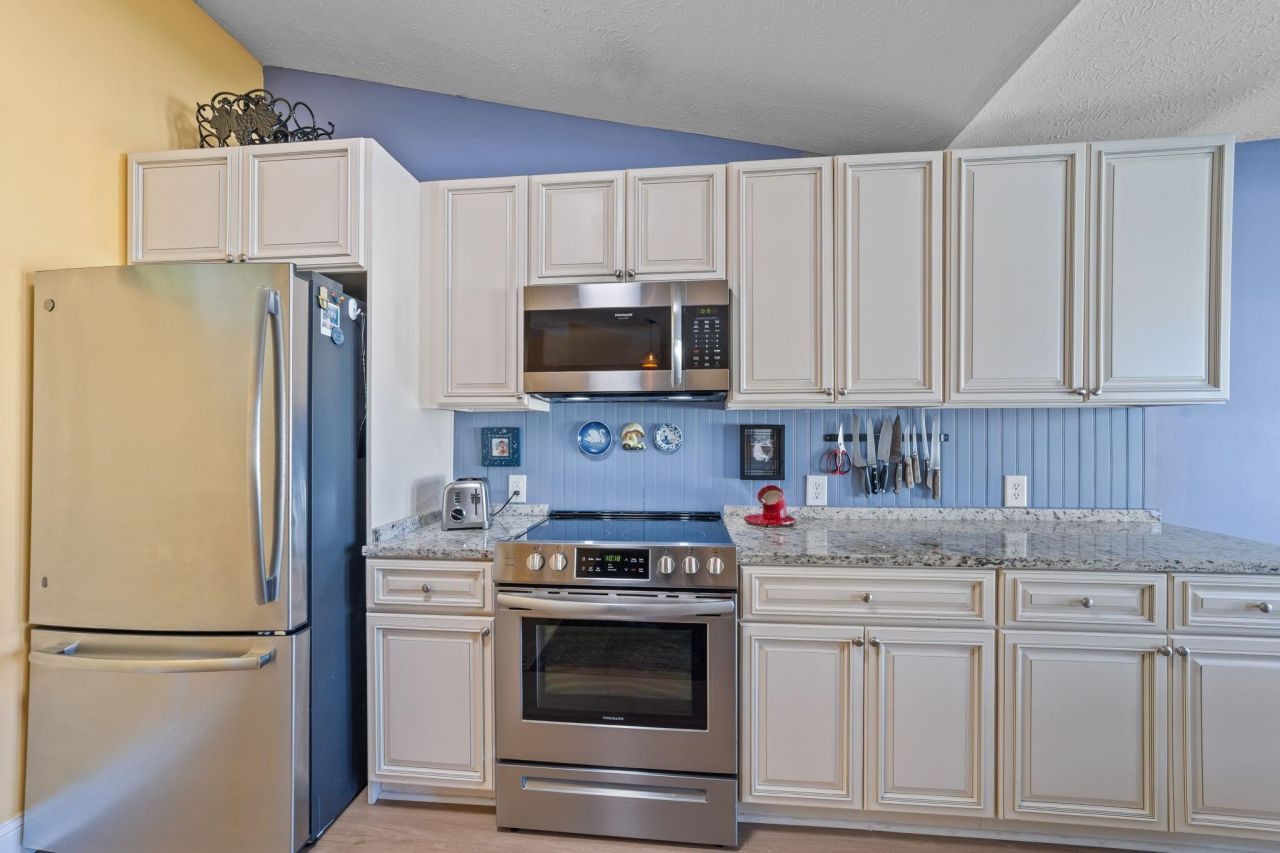 1508 Odiham Pl. Photo 6