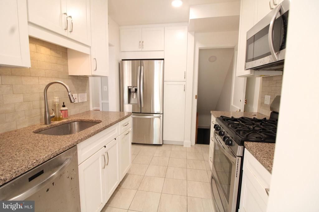 303 Commonwealth Avenue, Alexandria, VA 22301 Main Photo