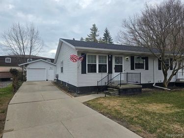 3506 Holland Park Lane, Port Huron, MI 48060