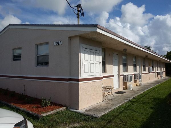 1011 NW 8th Street, Unit 3, Hallandale Beach, FL 33009