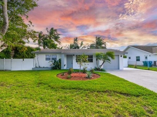 702 NE 10th Avenue, Boynton Beach, FL 33435