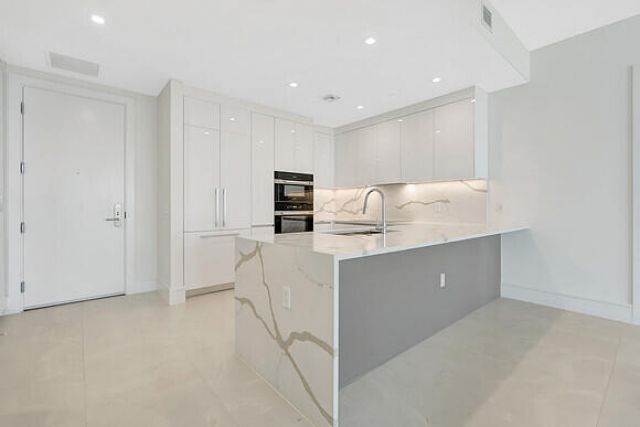 220 Lake Shore Drive, Unit 2105, Lake Park, FL 33403 Photo