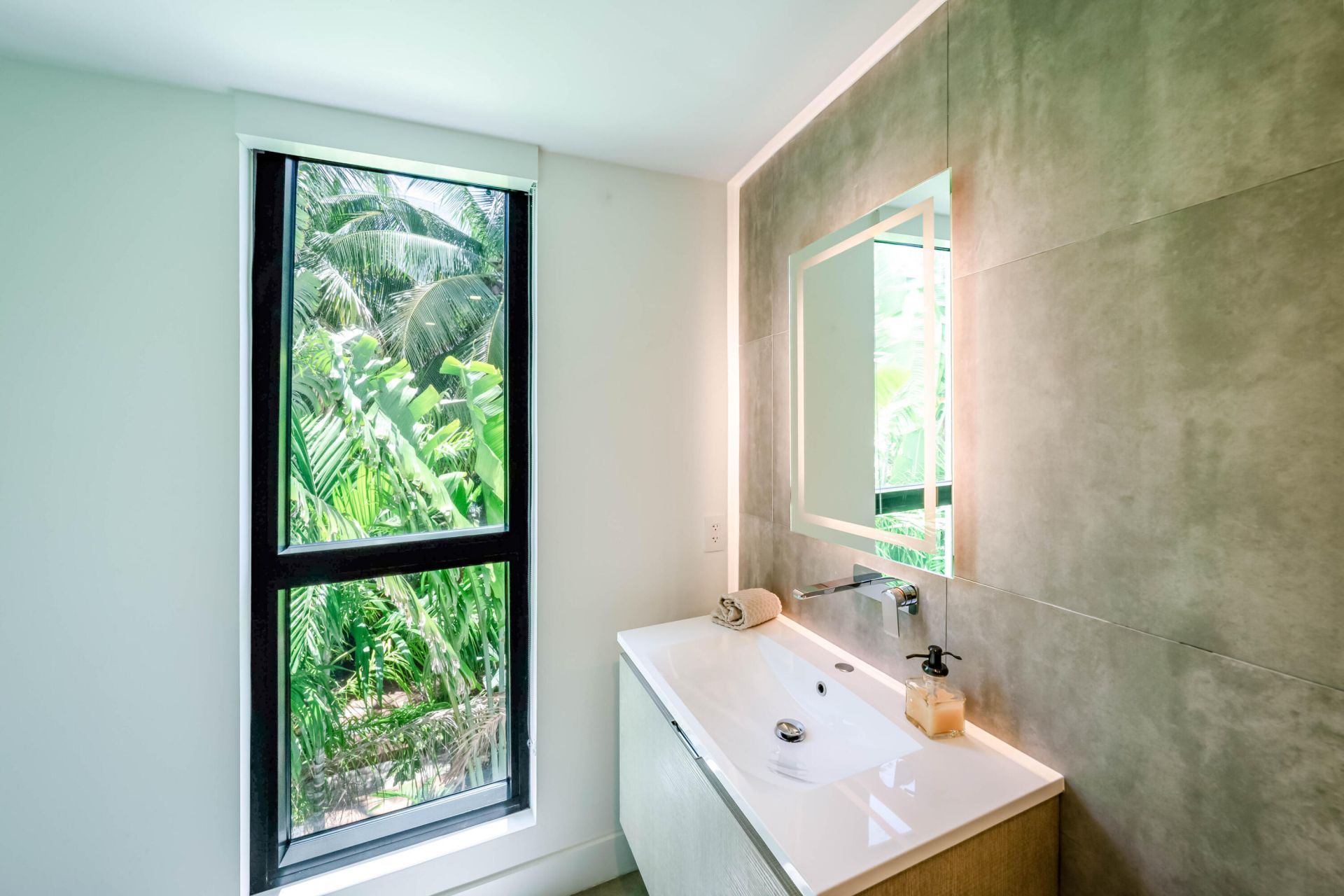 1930 Bay Drive, Miami Beach, FL 33141 Photo