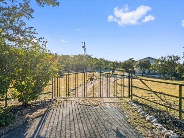 414 Gregg DR, Spicewood, TX 78669