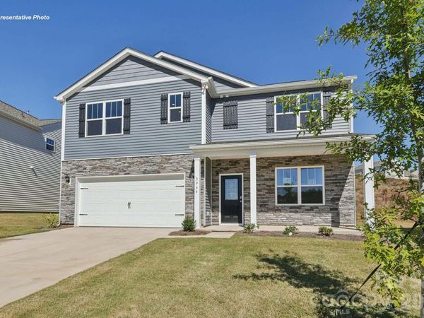 584 17th Avenue Drive NE, Hickory, NC 28601