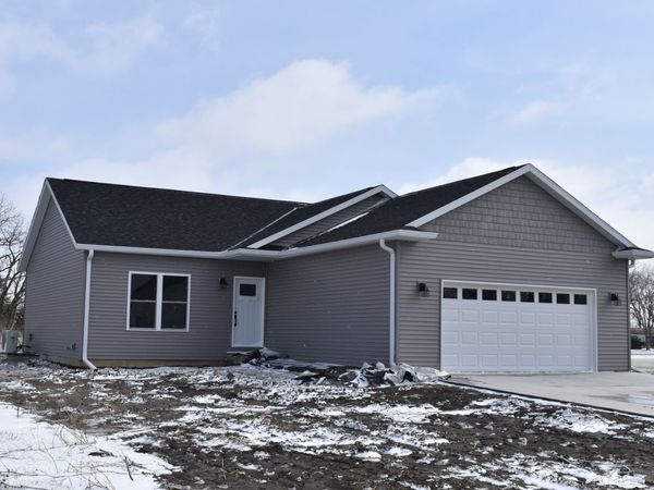 225 S Pine Street , El Paso, IL 61738