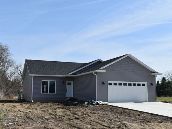 225 S Pine Street, El Paso, IL 61738