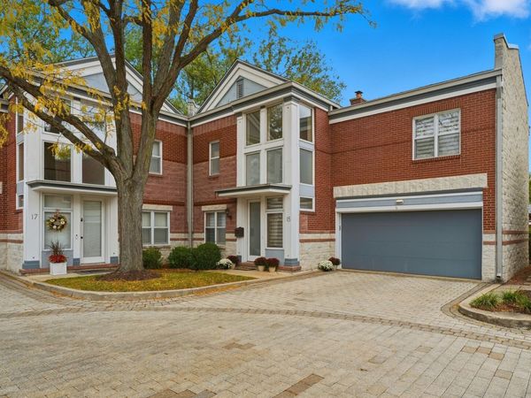 15 Manchester Lane , Elmhurst, IL 60126