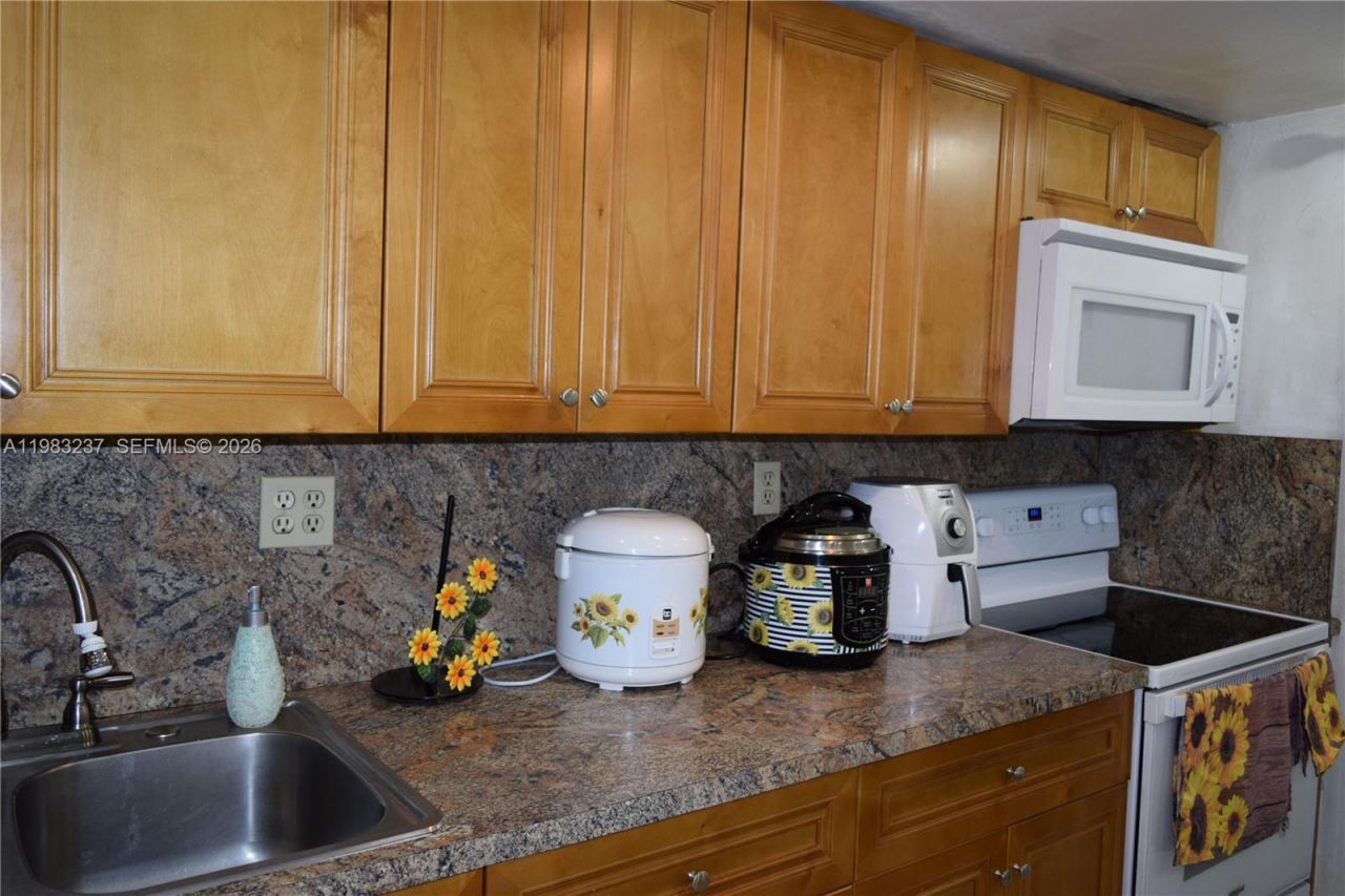 1335 W 68th St , Unit 106, Hialeah, FL 33014 Photo