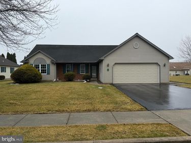 4 ROSEMONT DRIVE, MYERSTOWN, PA 17067