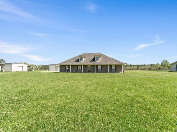 16040 Blackwater Rd, Zachary, LA 70791