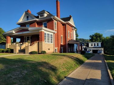 2615 3rd Avenue, Huntington, WV 25701