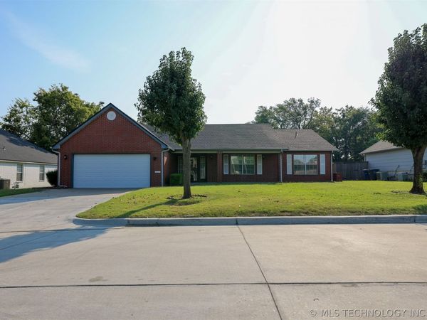 1601 N Detroit Avenue , Tulsa, OK 74106