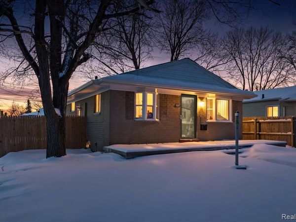 19630 Broadacres Street, Clinton Twp, MI 48035