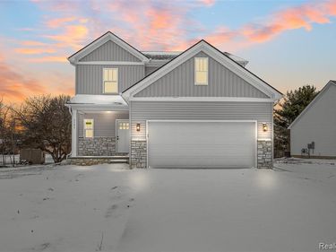 5212 Farmridge Lane, Grand Blanc, MI 48439