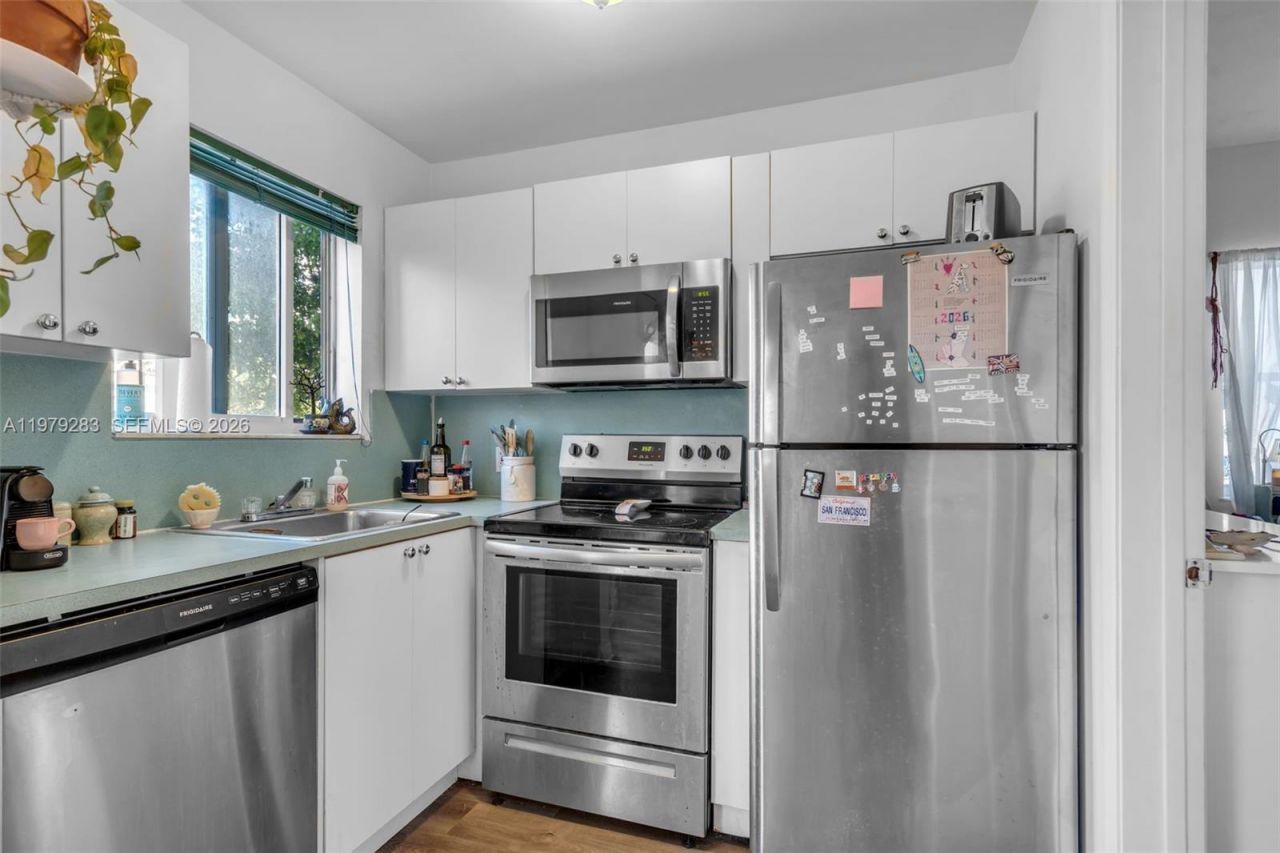 2615 Collins Ave , Unit 21, Miami Beach, FL 33140 Photo