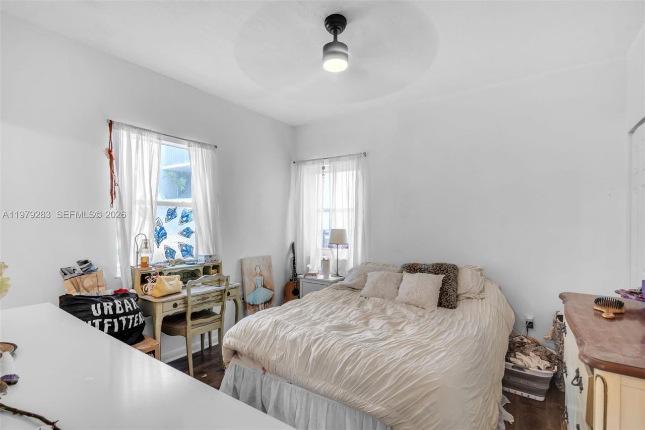 2615 Collins Ave , Unit 21, Miami Beach, FL 33140 Photo