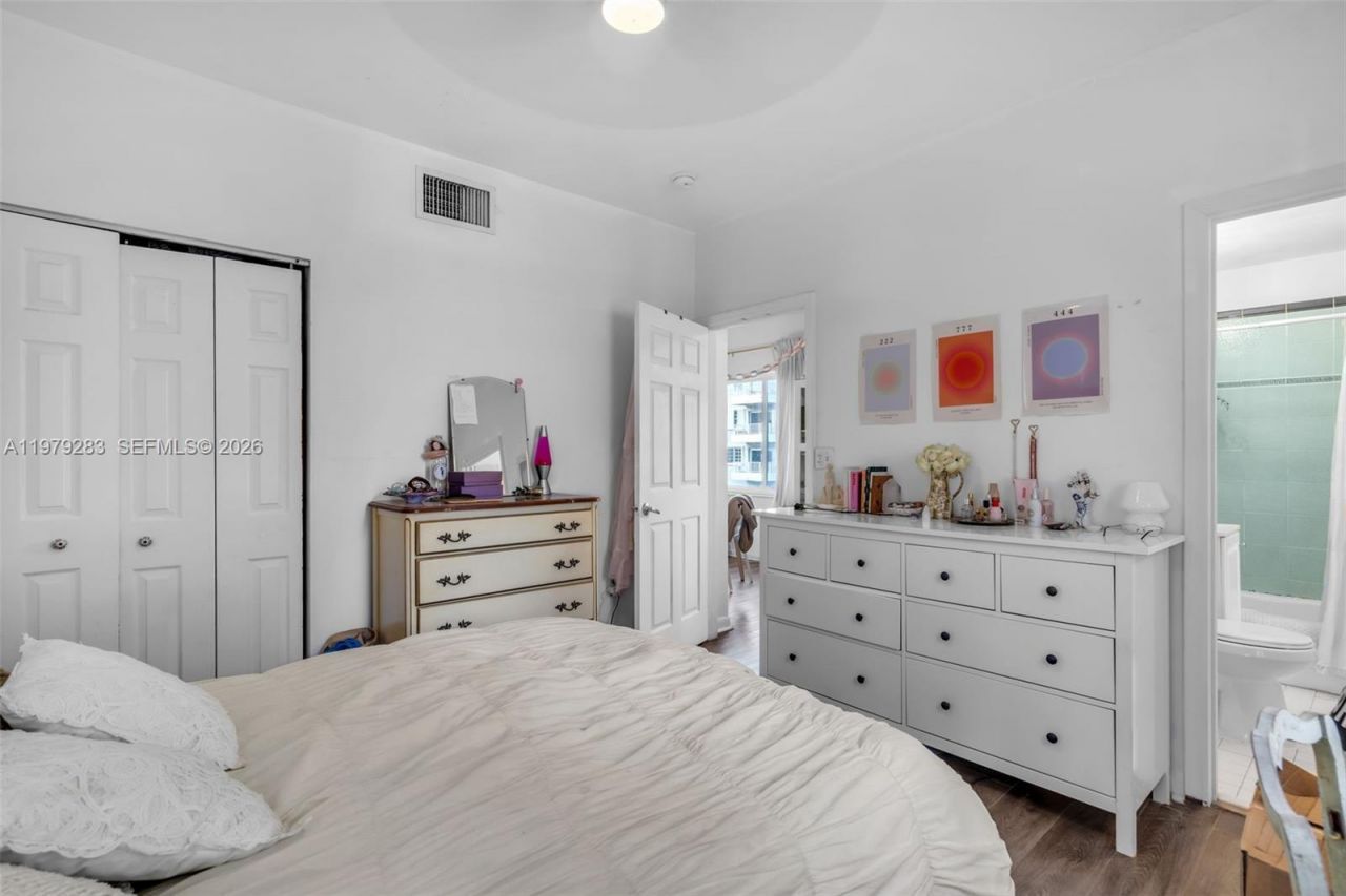 2615 Collins Ave , Unit 21, Miami Beach, FL 33140 Photo