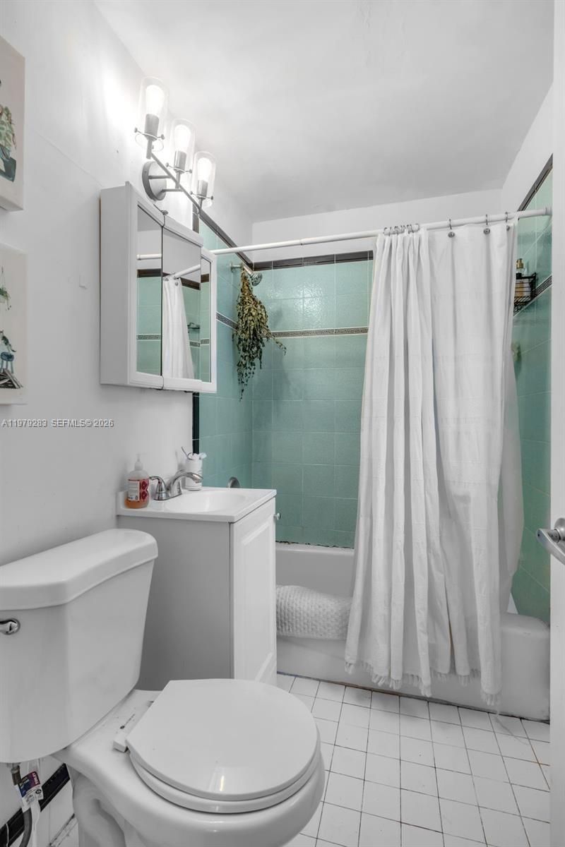 2615 Collins Ave , Unit 21, Miami Beach, FL 33140 Photo