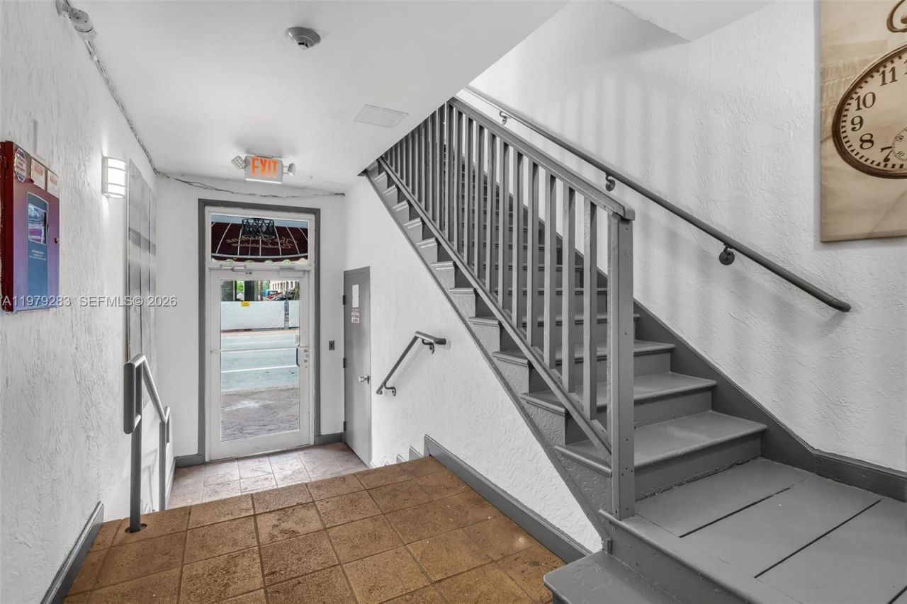 2615 Collins Ave , Unit 21, Miami Beach, FL 33140 Photo