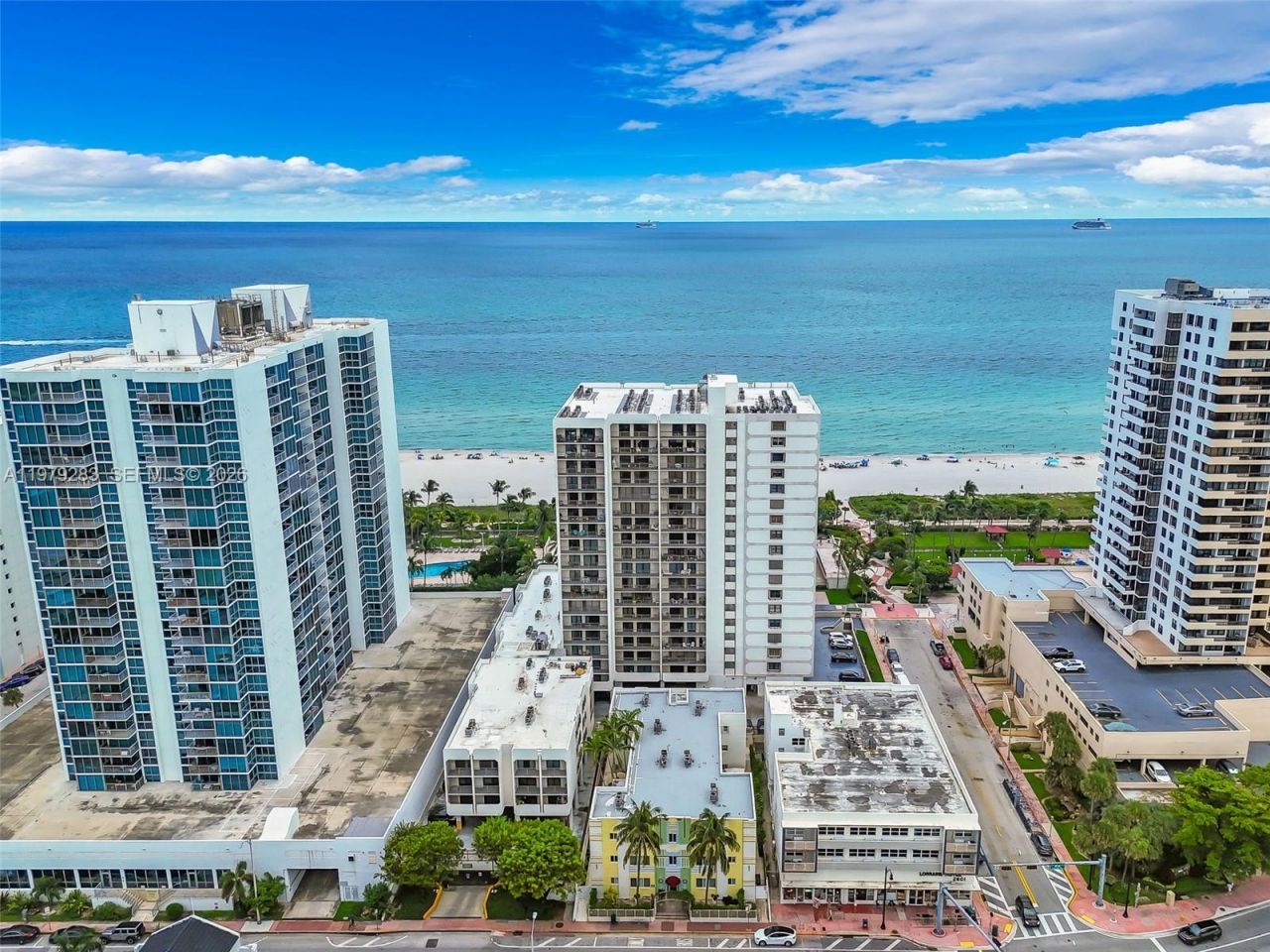 2615 Collins Ave , Unit 21, Miami Beach, FL 33140 Photo