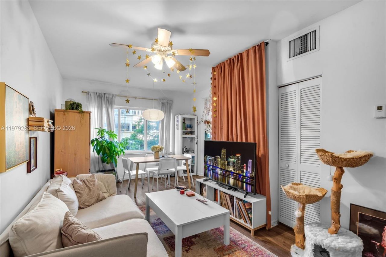 2615 Collins Ave , Unit 21, Miami Beach, FL 33140 Photo