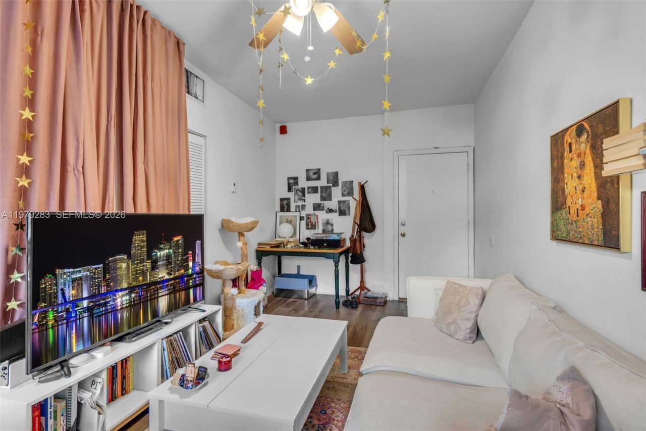 2615 Collins Ave , Unit 21, Miami Beach, FL 33140 Photo