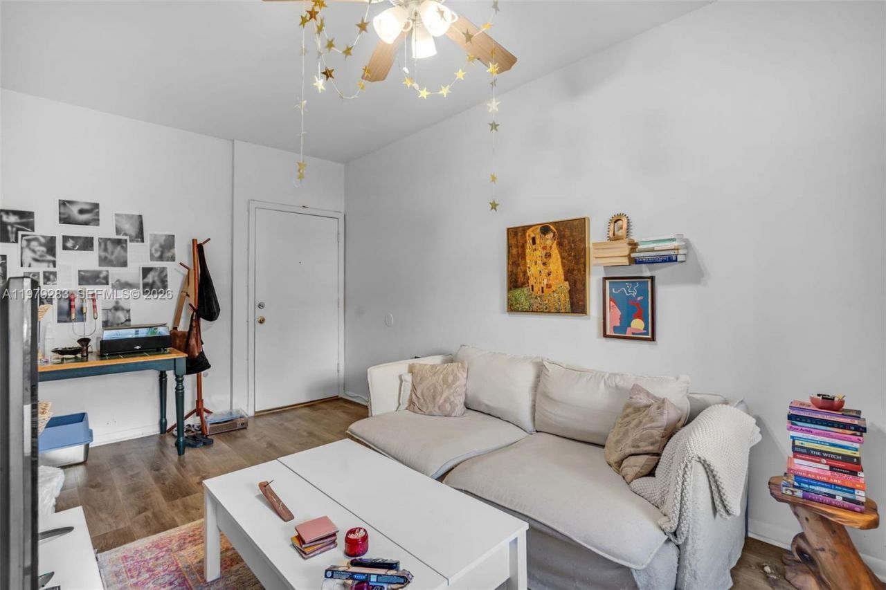 2615 Collins Ave , Unit 21, Miami Beach, FL 33140 Photo