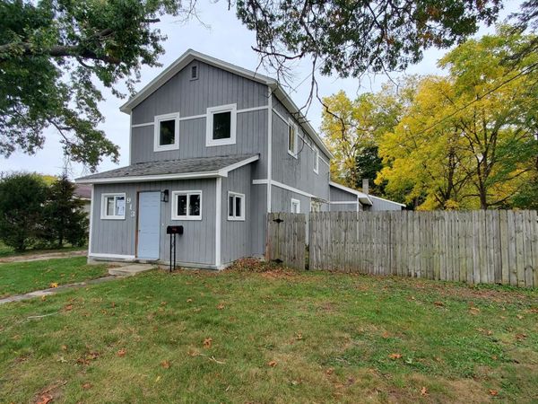 913 N Monroe Street SE, Lowell, MI 49331