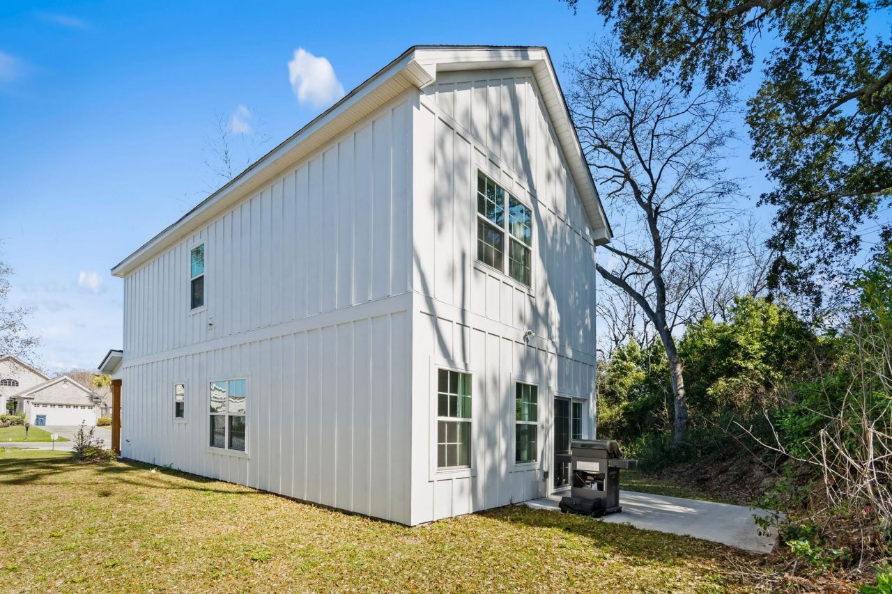 2239 Sand Dunes Dr. Photo 32