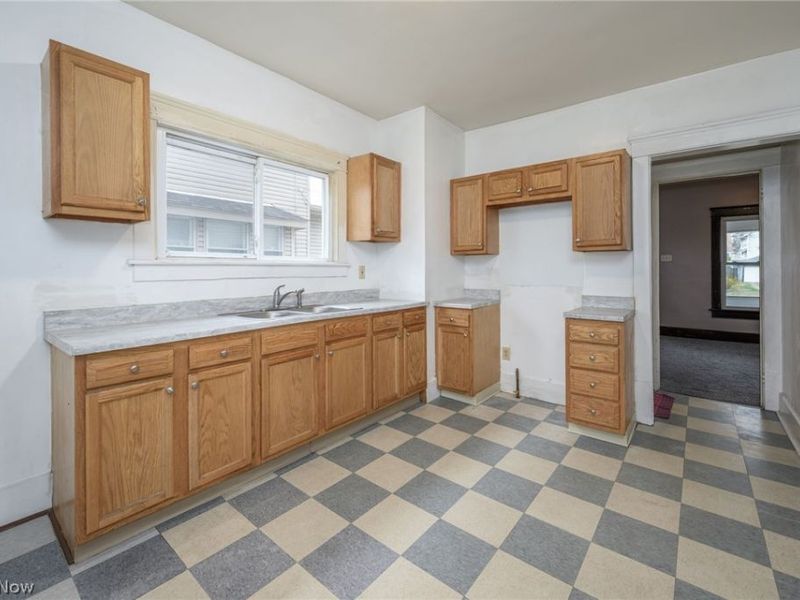 914 Delia Avenue, Akron, OH 44320 Photo 10