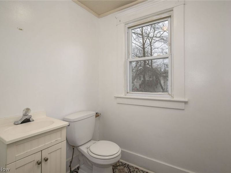 914 Delia Avenue, Akron, OH 44320 Photo 13