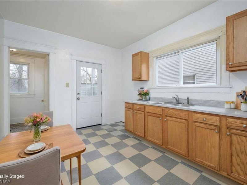 914 Delia Avenue, Akron, OH 44320 Photo 13