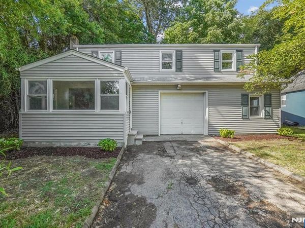 34 Oak Street, BLOOMINGDALE, NJ 07403